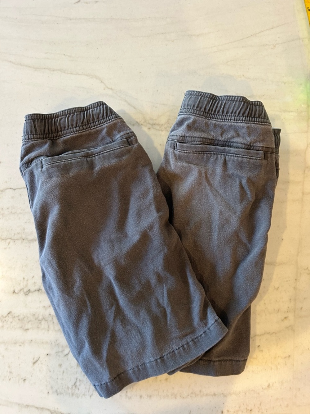 2 Pair of Abercrombie Kids Pull On Above The Knee Shorts in Dark Gray Size 13/14